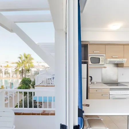 Ξενοδοχείο με διαμερίσματα Arena 3*