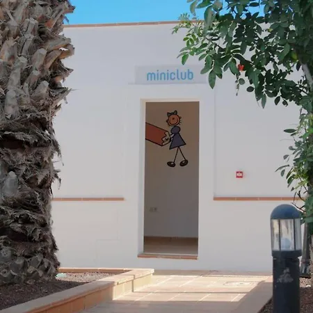 Arena מלון דירות 3*